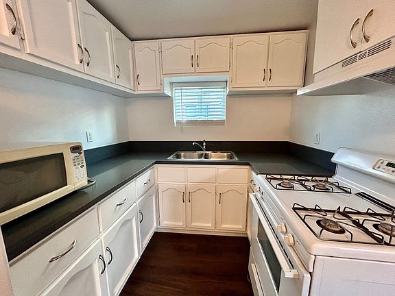 4th image of 1427 Hoover Ave #1/2