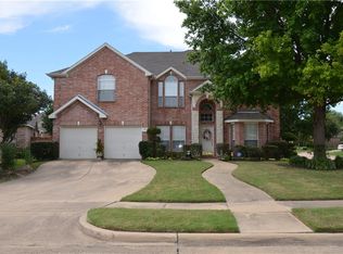 301 Paintbrush Ct, Grand Prairie, TX 75052