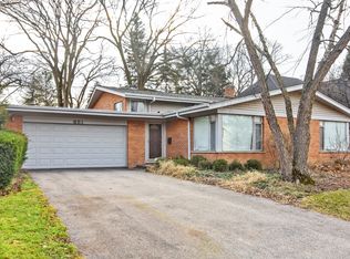 651 Colwyn Ter, Deerfield, IL 60015