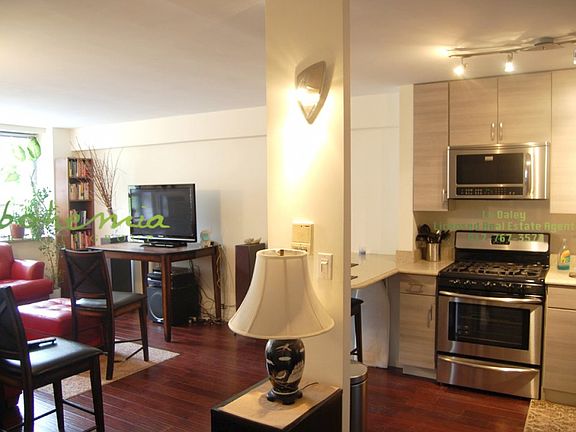 3rd image of 300 Cathedral Pkwy APT 2D