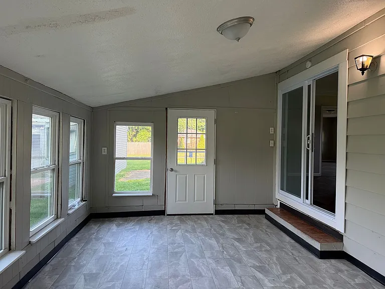 2101 E 430 S — Photo 26