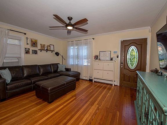 5th image of 519 Spruce St