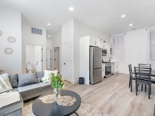 189 Dayton Ave #106, Passaic, NJ 07055