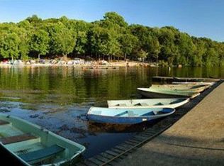 9 Meadow Brook Rd, Randolph, NJ 07869