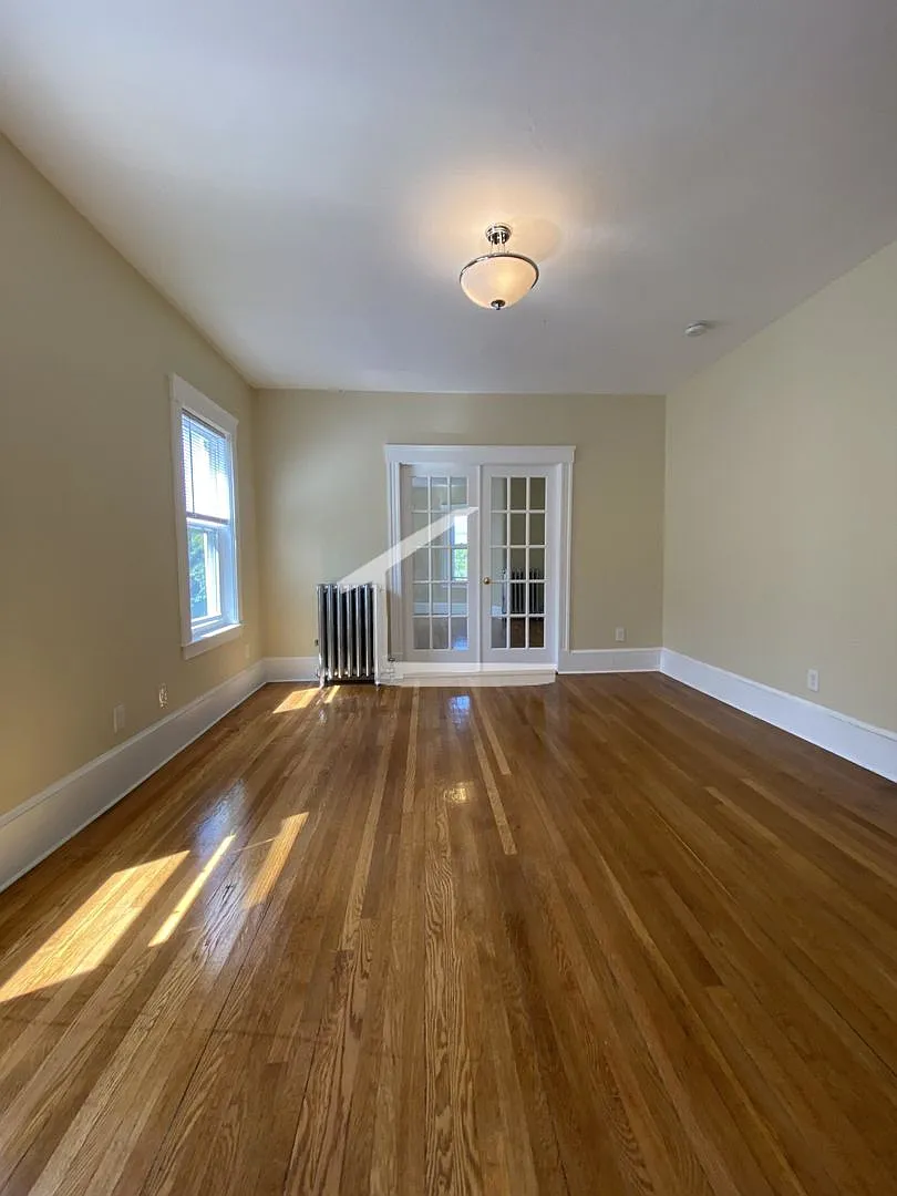 Unique Brookline Apartment. 9/1/26 — Photo 3