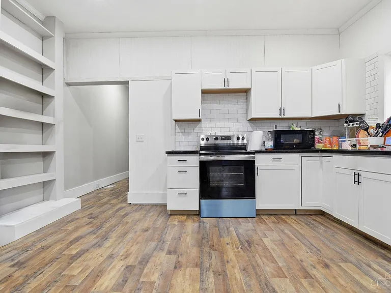 540 Grand Ave #1 — Photo 7