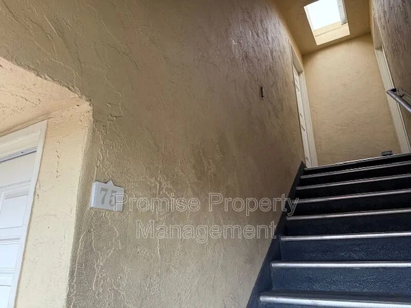 2 bed, 1.5 bath, 925 sqft, $2,100 — Photo 2