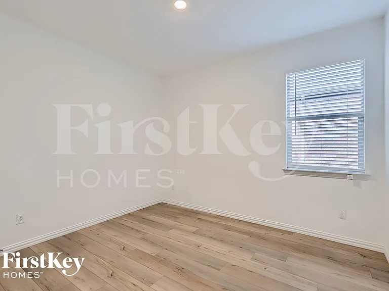 212 Wyndemere Ln — Photo 22