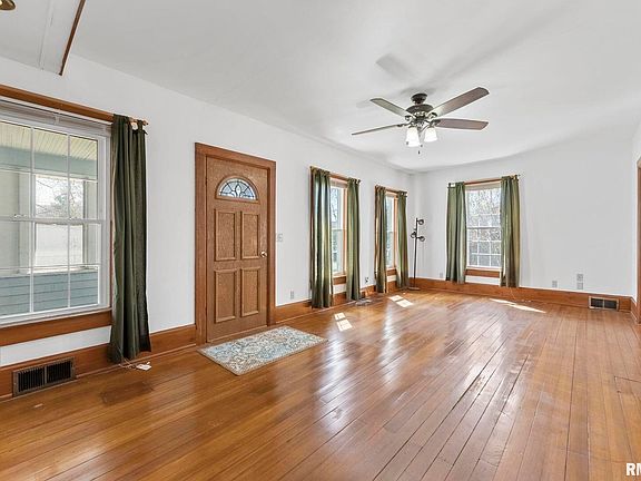 2nd image of 811 2nd Avenue Ct