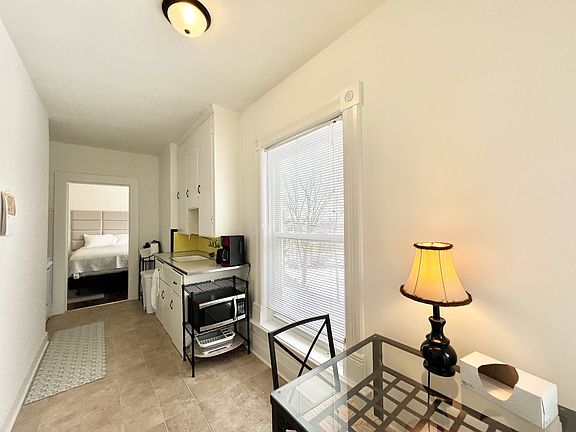 3rd image of 420 N Jackson St APT 4