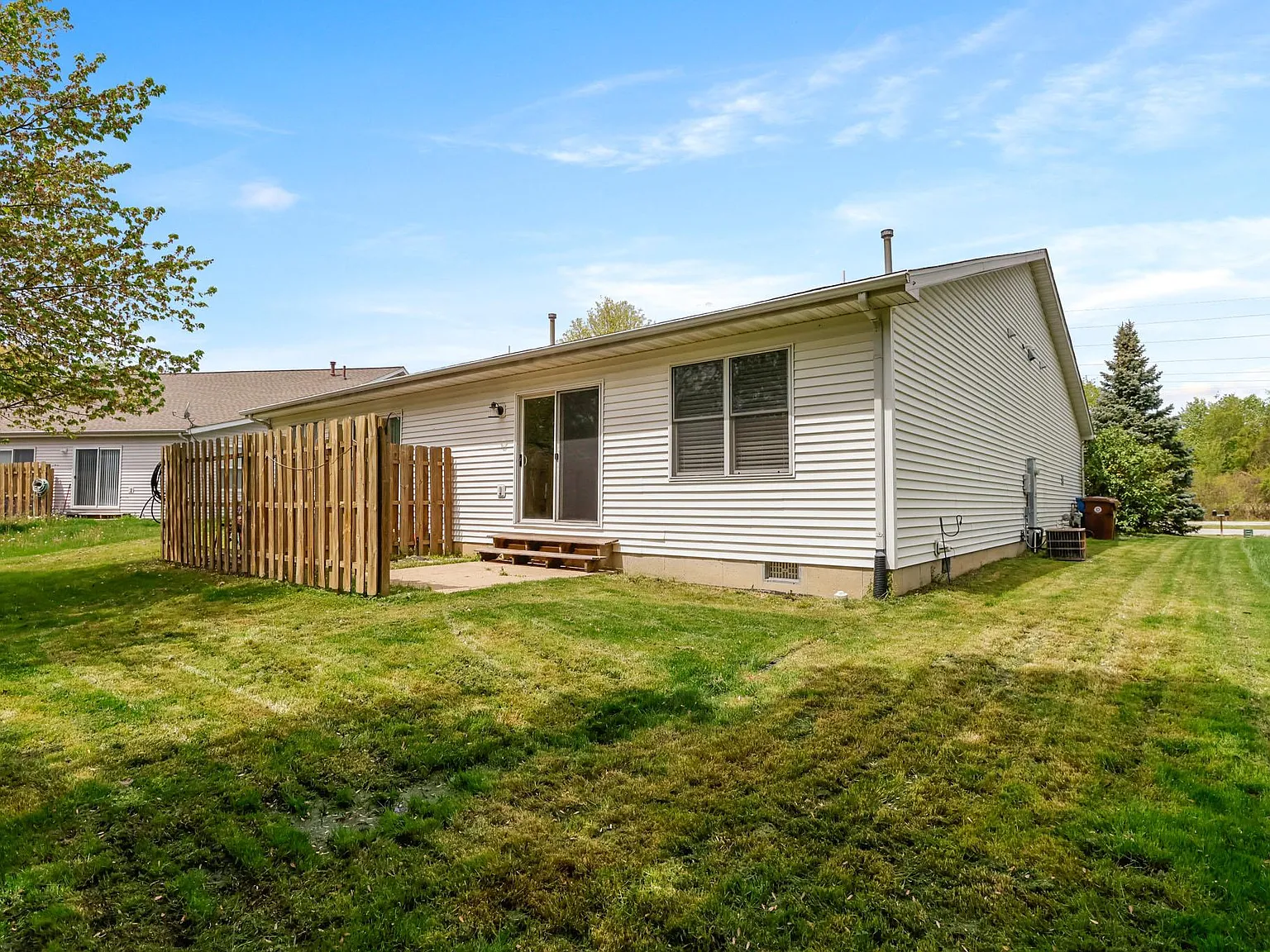 2 bed, 1120 sqft, $1,550 — Photo 3