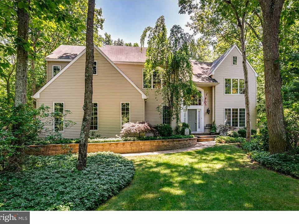 1st image of 13 Cove Ln