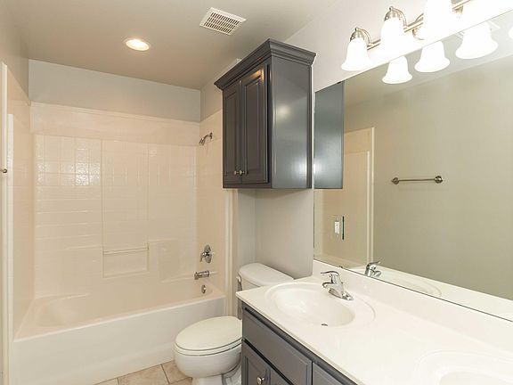 4th image of 2109 SE 41st Ave