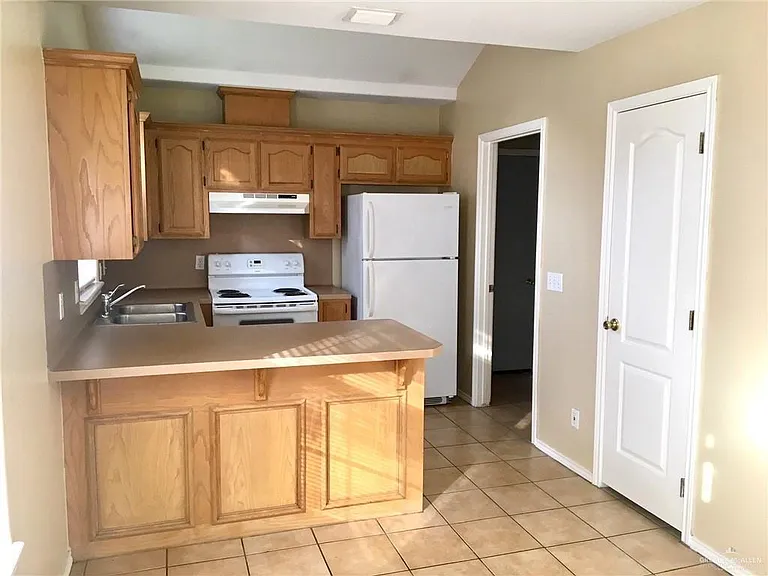 812 N Cross Ln #4 — Photo 7