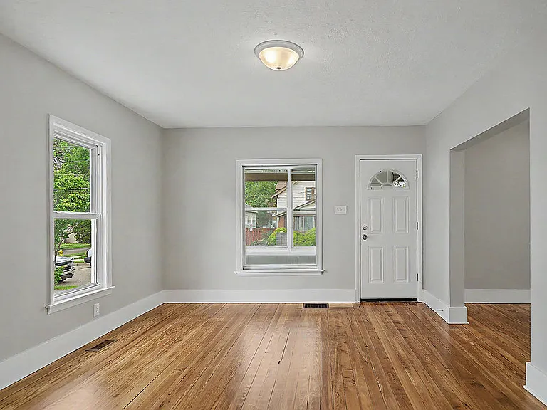 1340 Columbia Ave NE — Photo 13