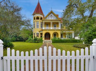 621 Saint Louis St, Gonzales, TX 78629