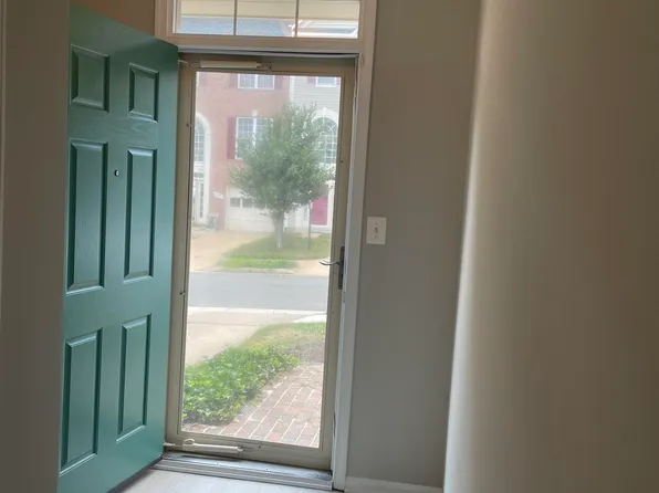 14089 Malta St, Woodbridge, VA 22193