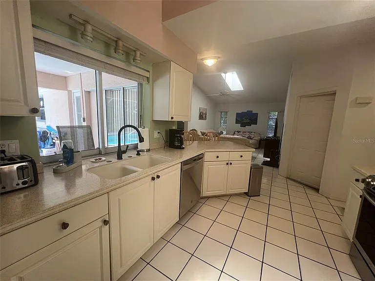 1314 Beacon Dr — Photo 7