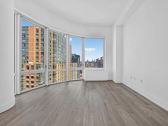 4th image of 86 Fleet Pl APT 27R