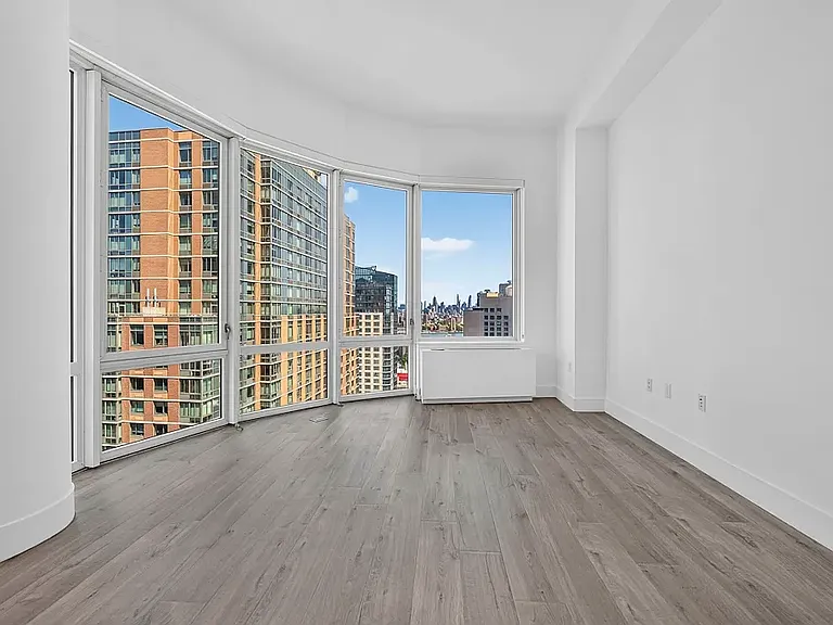 86 Fleet Pl #27R — Photo 4