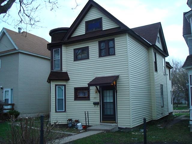 1st image of 282 Burgess St