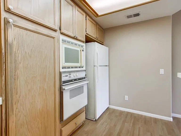 1879 Matin Cir #140 — Photo 8