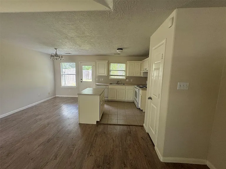 4818 Comal River Loop — Photo 11