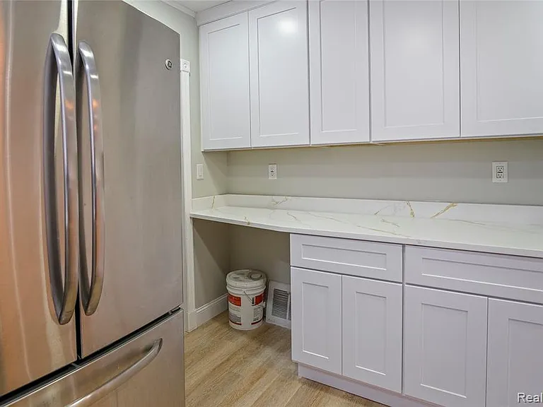 206 N Troy St — Photo 11
