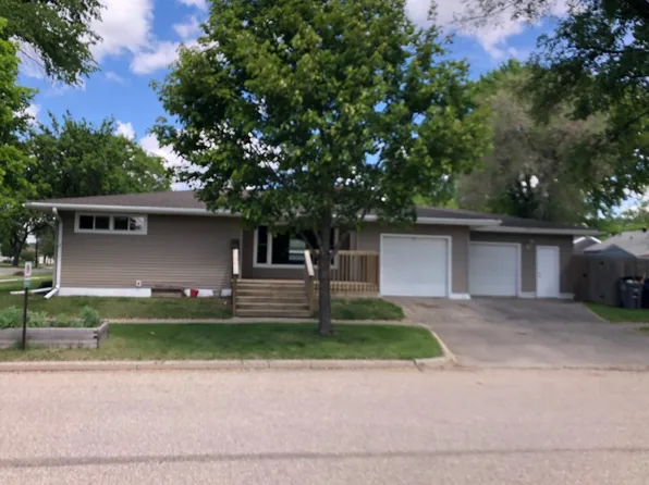 1304 13th Ave N, Moorhead, MN 56560