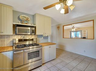 17 Wickatunk Rd, Manalapan, NJ 07726