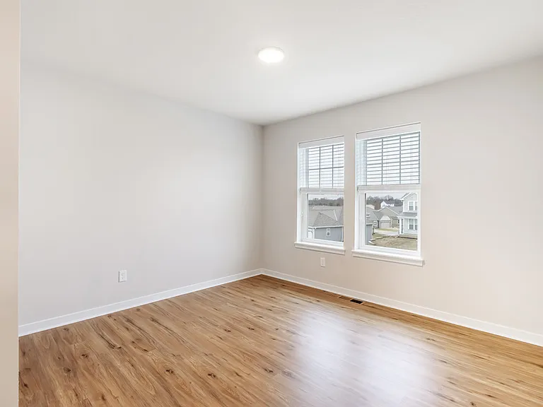 670 Lambert Dr — Photo 27