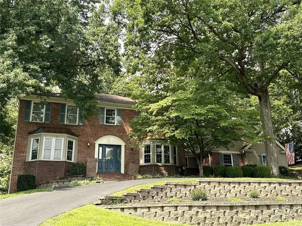 290 Herworth Dr, Chesterfield, MO 63005