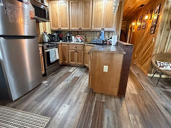4th image of 909 Angus Rd