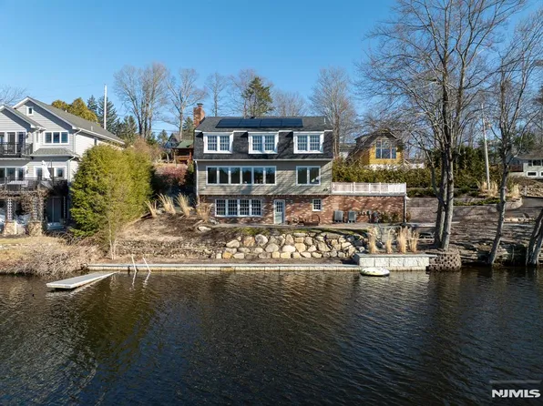93 Point Breeze Dr, West Milford, NJ 07421