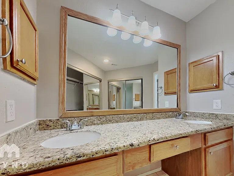 3218 Sedgeborough Cir — Photo 9