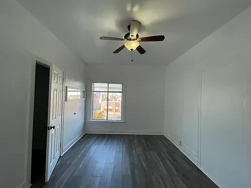 200 W Grand Ave #4 — Photo 3