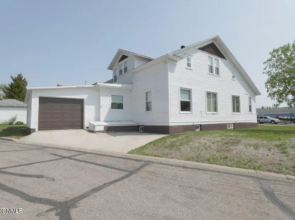 100 NW 1st St, Linton, ND 58552