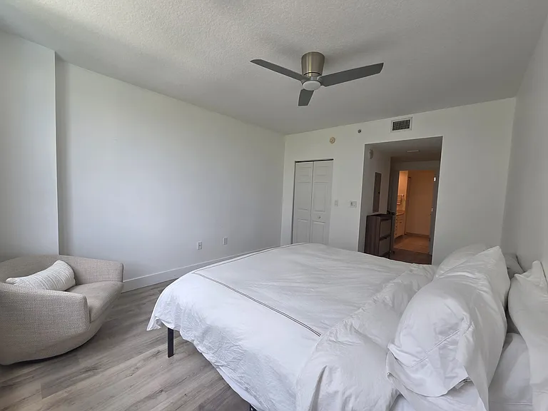 2000 N Bayshore Dr #507 — Photo 15