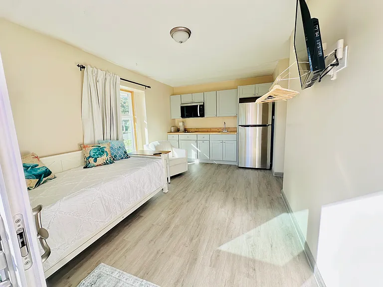 1175 Beechwood St — Photo 3