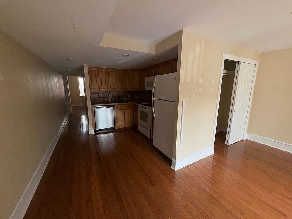 kitchen/living room area