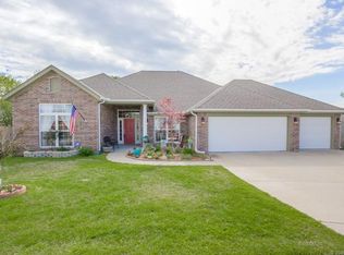 1027 East Dr, Bartlesville, OK 74006