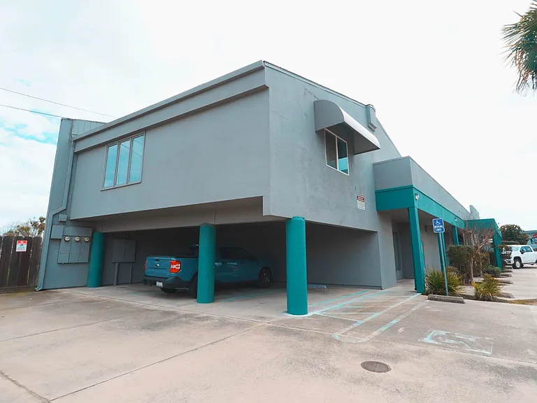 1016 N Golden State Blvd #A — Photo 6