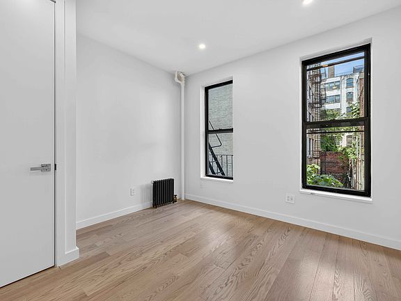 3rd image of 161 Prince St APT 10