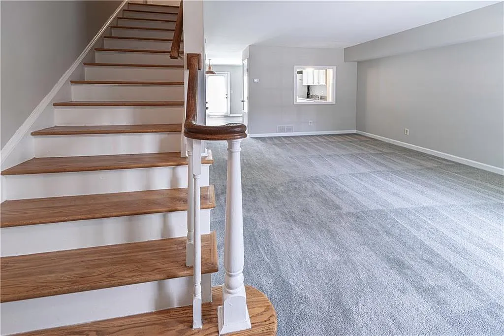 2 bed, 1.5 bath, $1,600 — Photo 3