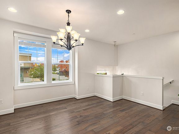 3rd image of 927 NE Ellis Drive #20.3