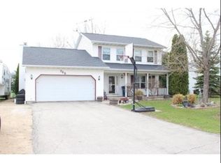 725 Harrison Ave, Omro, WI 54963