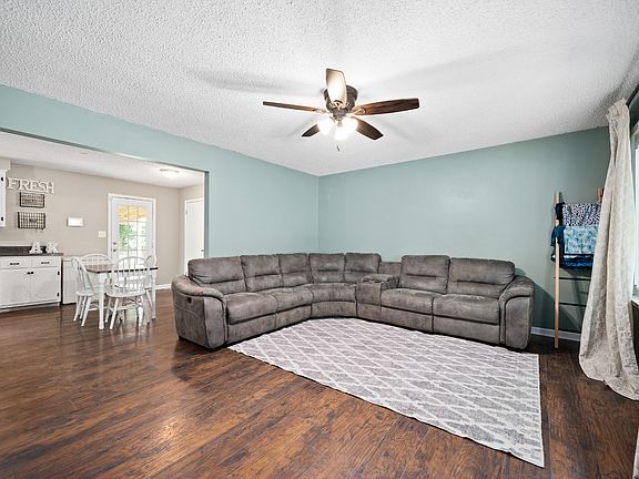 5th image of 606 Ranch Hill Dr