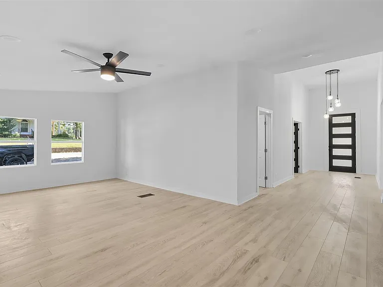 605 N Main St — Photo 17
