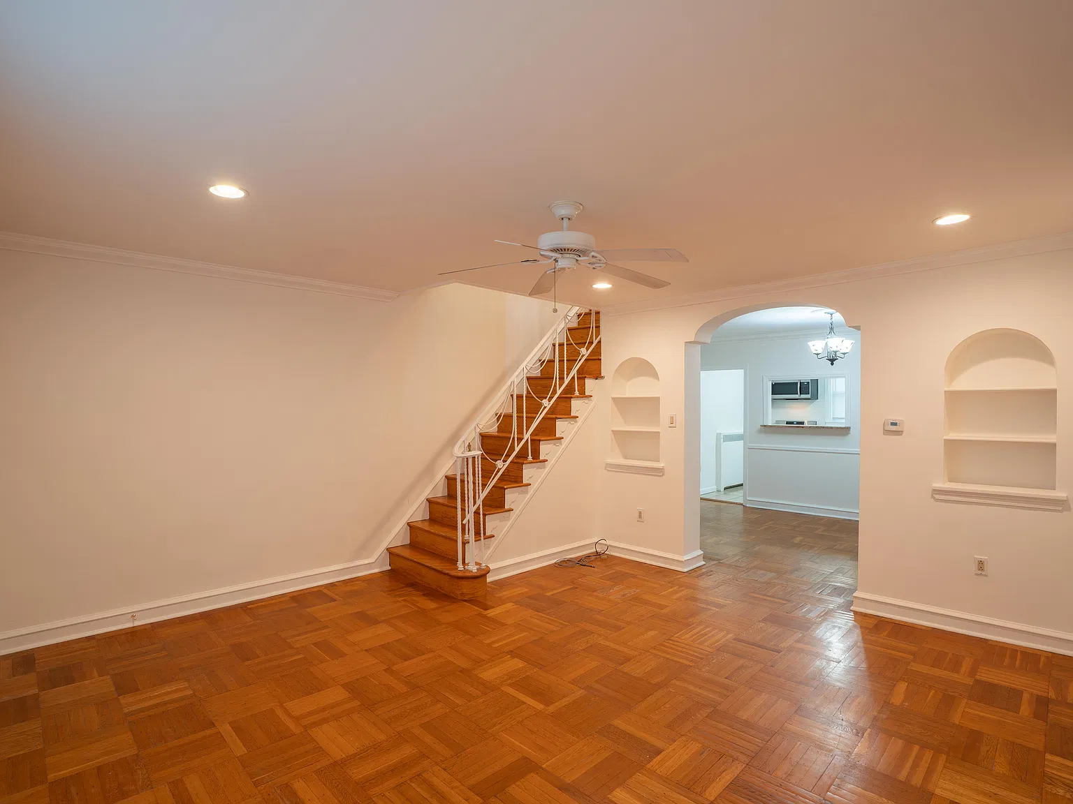 3 bed, 1186 sqft, $2,475 — Photo 4