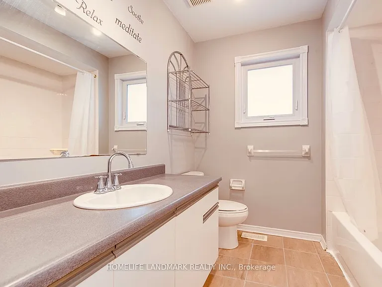 2319 Springfield Cres — Photo 12